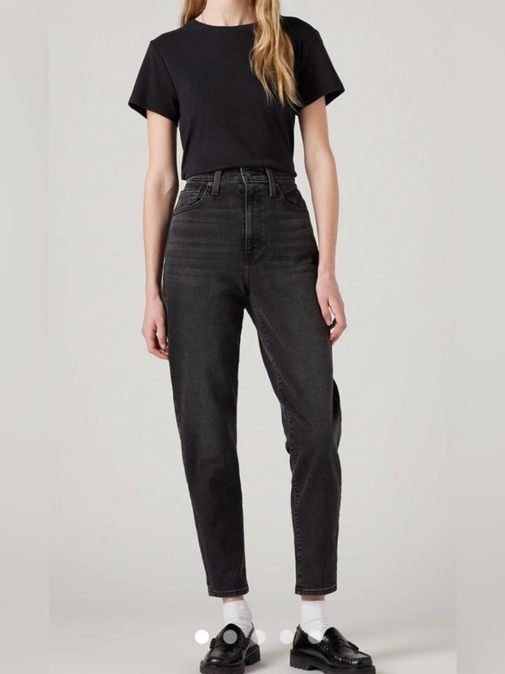 Levi's High Waisted Mom Jeans in Charcoal Size 31